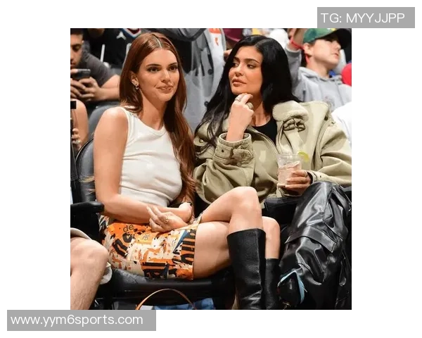 WNBA球星里斯携维密内衣展现完美身材引发时尚热潮